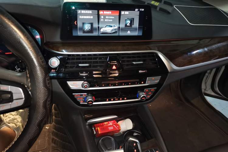 Used BMW 5 Series 2018 525Li Luxury Package Audio And AC Panel