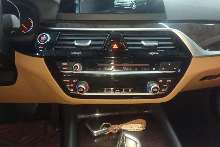 Used BMW 5 Series 2018 528Li Launch Special Edition Audio And AC Panel