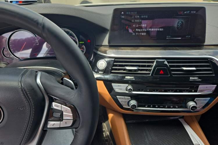 Used BMW 5 Series 2018 Restyled 530Li Leading Edition M Sport Package Audio And AC Panel