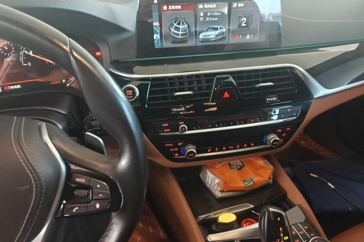 Used BMW 5 Series 2018 530Li Leading Model M Sport Package Audio And AC Panel