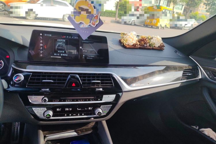 Used BMW 5 Series 2018 525Li M Sport Package Audio And AC Panel