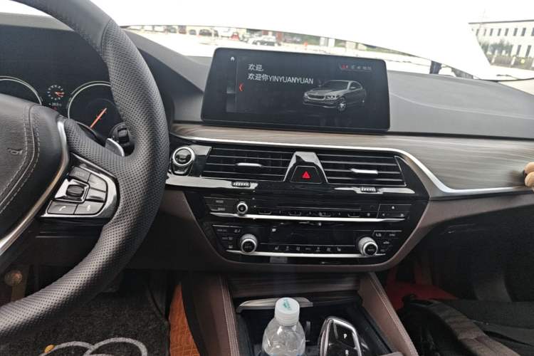 Used BMW 5 Series 2018 530Li Leading Edition Luxury Package Audio And AC Panel
