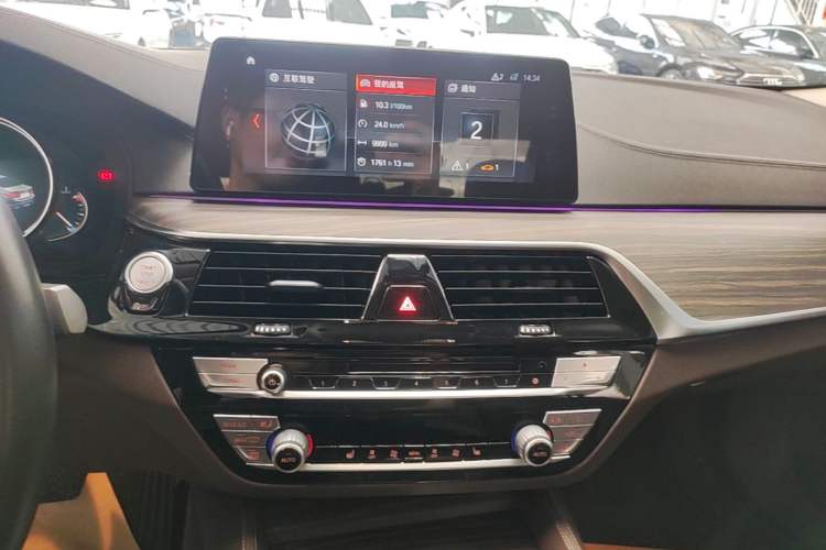 Used BMW 5 Series 2018 Revised Version 530Li Leading Edition Luxury Package Audio And AC Panel