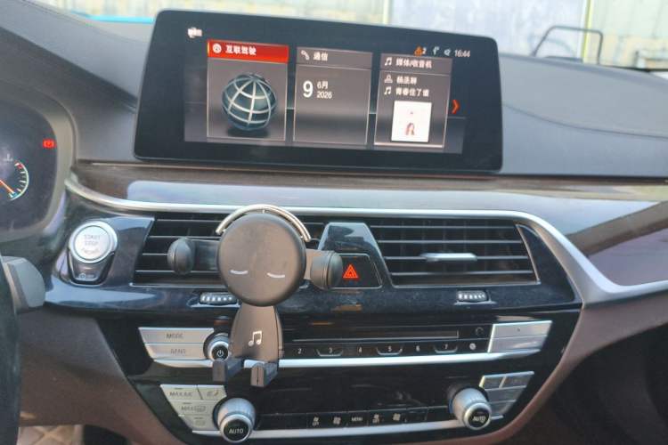 Used BMW 5 Series 2018 525Li Luxury Package Audio And AC Panel