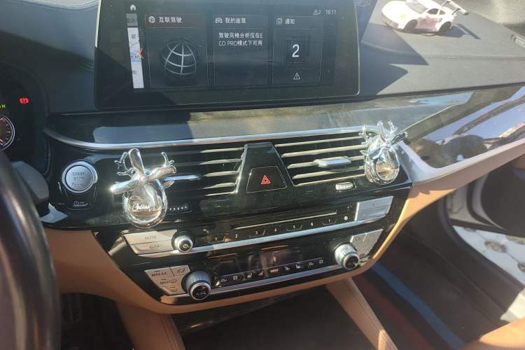 Used BMW 5 Series 2018 530Li Luxury Edition M Sport Package Audio And AC Panel
