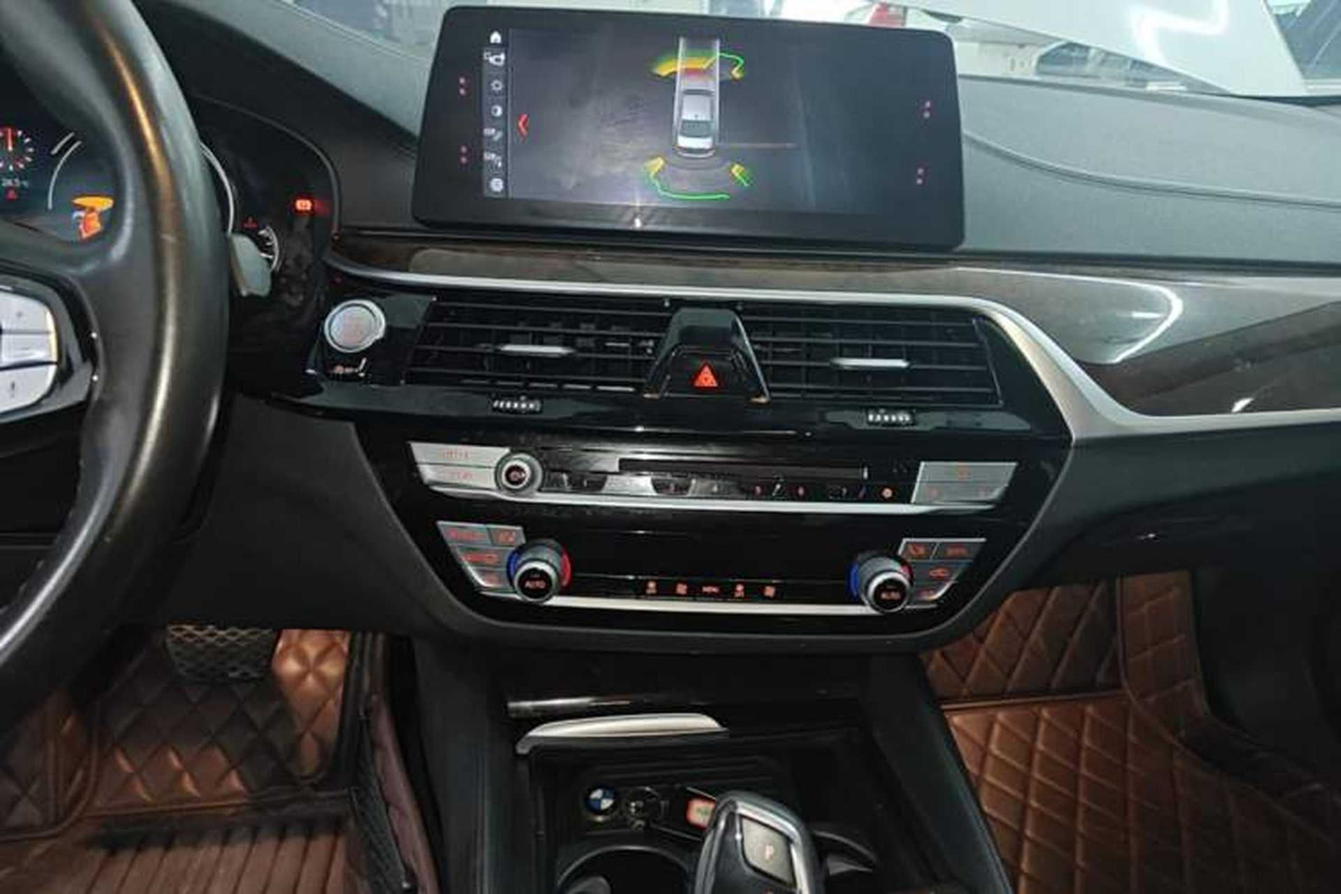 Used BMW 5 Series 2018 525Li Luxury Package Audio And AC Panel