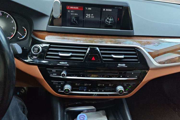 Used BMW 5 Series 2018 528Li Launch Special Edition Audio And AC Panel