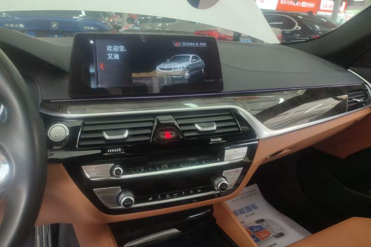 Used BMW 5 Series 2018 Restyled 530Li Leading Edition M Sport Package Audio And AC Panel
