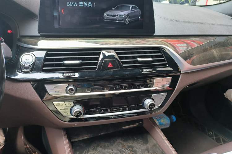 Used BMW 5 Series 2018 525Li Luxury Package Audio And AC Panel