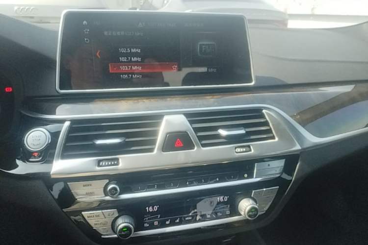 Used BMW 5 Series 2018 Restyled 530Li Luxury Edition M Sport Package Audio And AC Panel