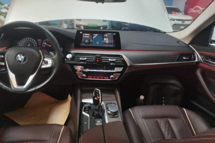 Used BMW 5 Series 2018 Revised Version 530Li Leading Edition Luxury Package Audio And AC Panel