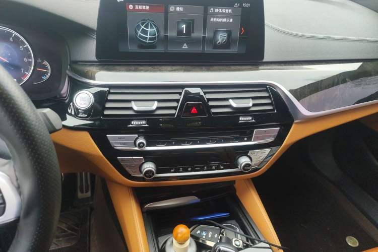 Used BMW 5 Series 2018 Restyled 530Li Leading Edition M Sport Package Audio And AC Panel