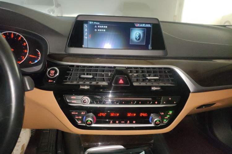 Used BMW 5 Series 2018 528Li Launch Special Edition Audio And AC Panel