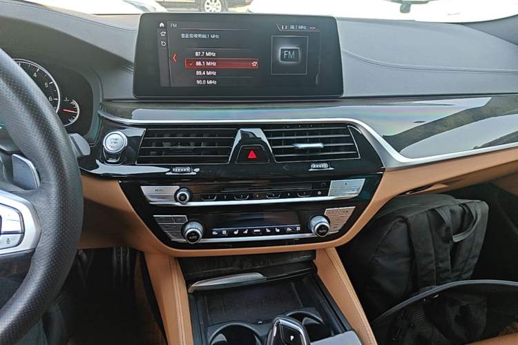 Used BMW 5 Series 2018 Facelifted 530Li Luxury Edition Premium Package Audio And AC Panel