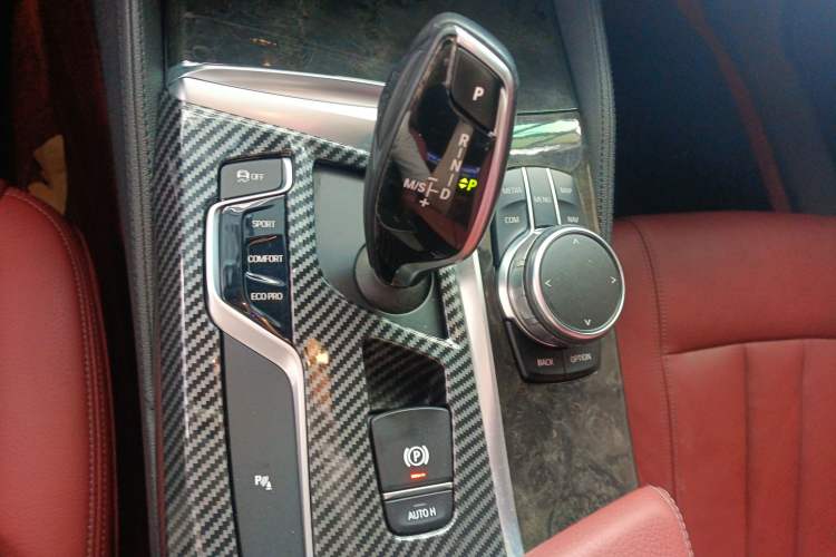 Used BMW 5 Series 2018 530Li Leading Model M Sport Package Audio And AC Panel