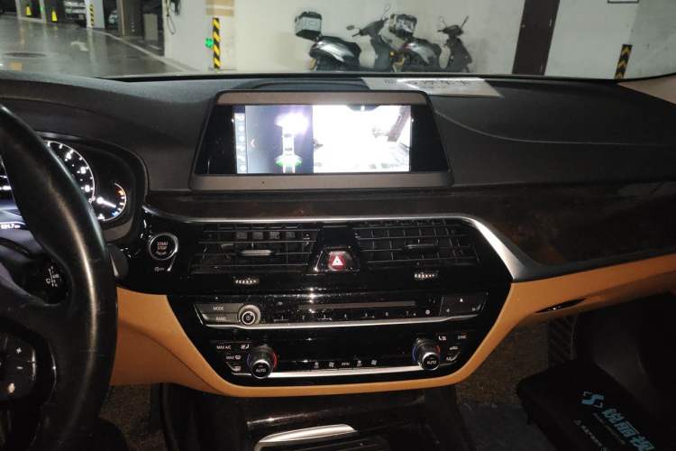 Used BMW 5 Series 2018 528Li Launch Special Edition Audio And AC Panel