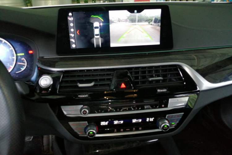 Used BMW 5 Series 2018 525Li M Sport Package Audio And AC Panel