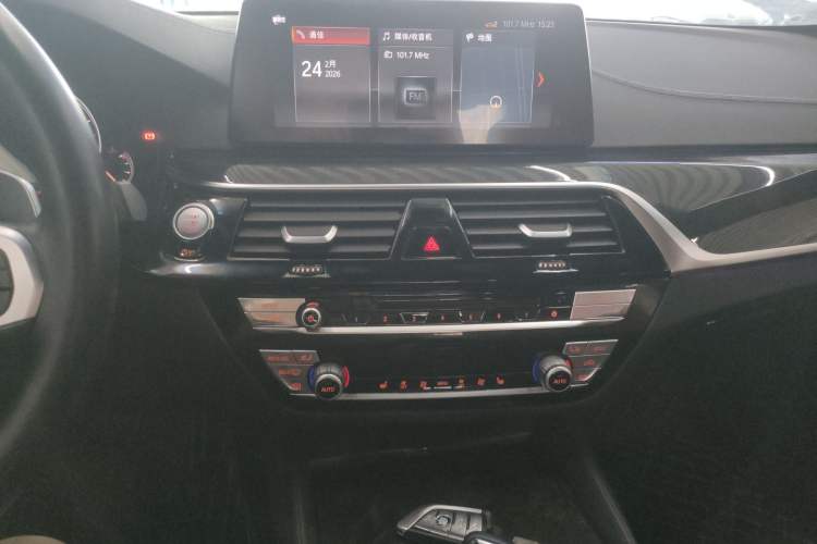 Used BMW 5 Series 2018 Restyled 530Li Leading Edition M Sport Package Audio And AC Panel