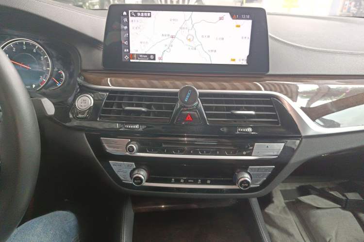 Used BMW 5 Series 2018 525Li Luxury Package Audio And AC Panel