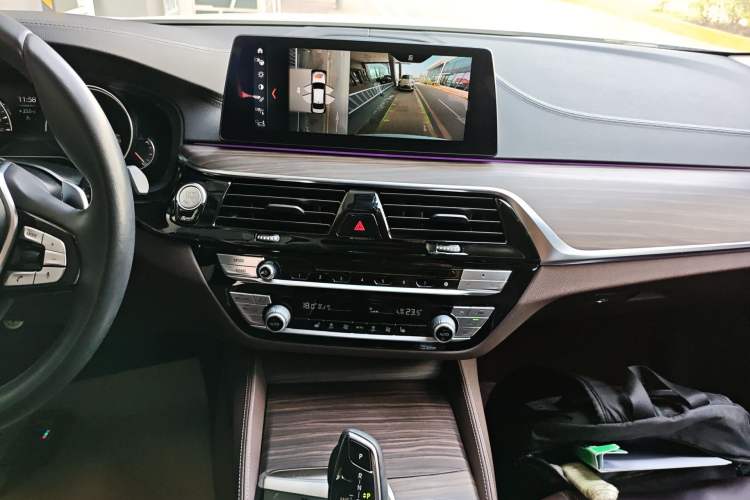 Used BMW 5 Series 2018 Revised Version 530Li Leading Edition Luxury Package Audio And AC Panel