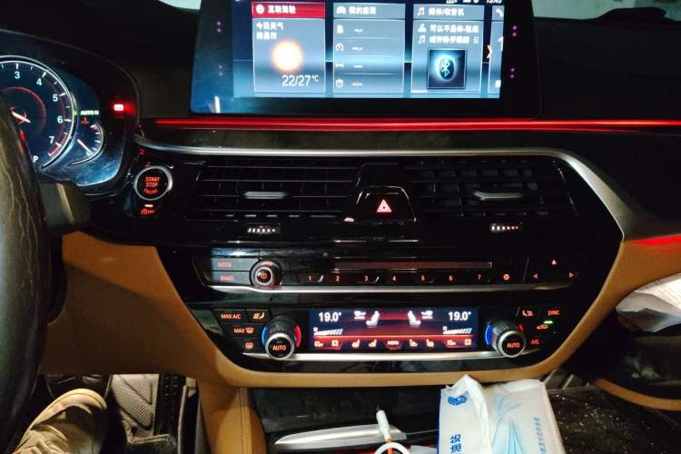 Used BMW 5 Series 2018 Restyled 530Li Luxury Edition M Sport Package Audio And AC Panel