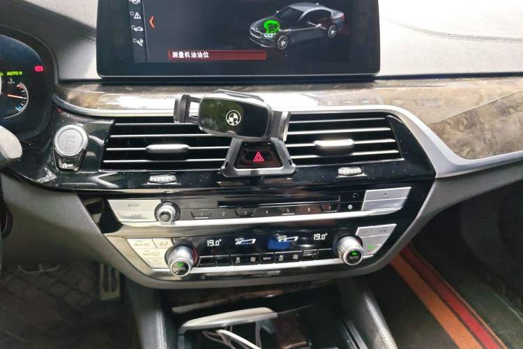 Used BMW 5 Series 2018 525Li M Sport Package Audio And AC Panel