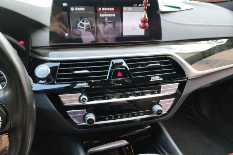 Used BMW 5 Series 2018 Restyled 530Li Leading Edition M Sport Package Audio And AC Panel