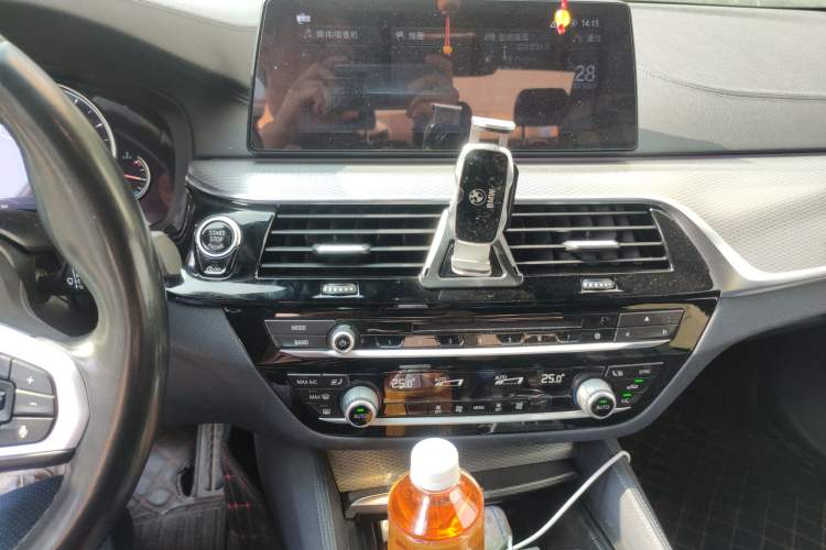 Used BMW 5 Series 2018 525i M Sport Package Audio And AC Panel