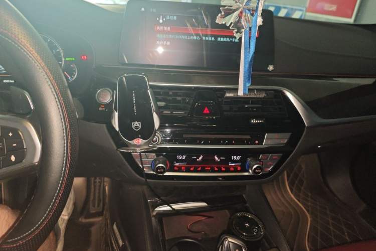 Used BMW 5 Series 2018 Restyled 530Li Luxury Edition M Sport Package Audio And AC Panel