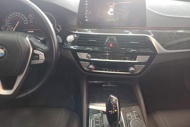 Used BMW 5 Series 2018 525Li Luxury Package Audio And AC Panel