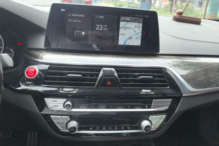 Used BMW 5 Series 2018 Restyled 530Li Leading Edition M Sport Package Audio And AC Panel