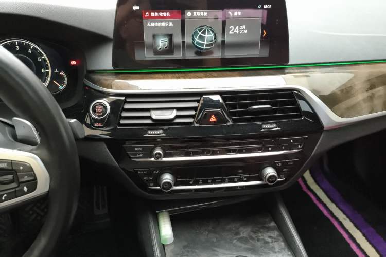 Used BMW 5 Series 2018 530Li Leading Model M Sport Package Audio And AC Panel