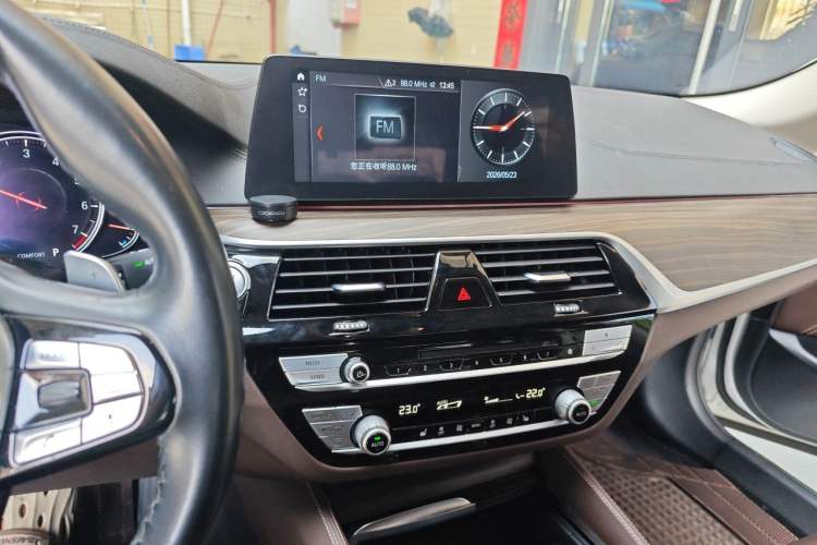 Used BMW 5 Series 2018 Revised Version 530Li Leading Edition Luxury Package Audio And AC Panel