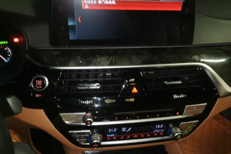 Used BMW 5 Series 2018 530Li Leading Model M Sport Package Audio And AC Panel