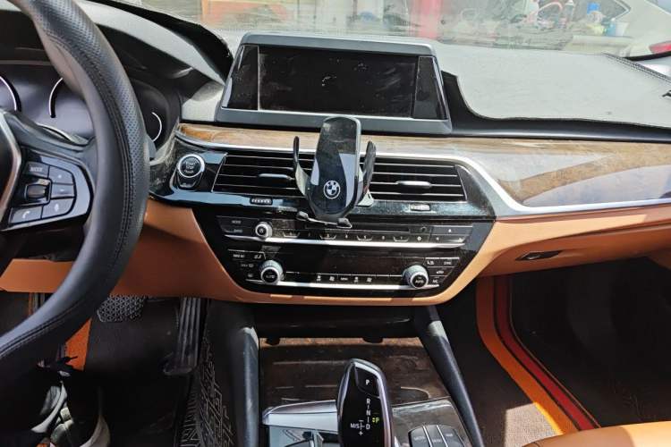 Used BMW 5 Series 2018 528Li Launch Special Edition Audio And AC Panel