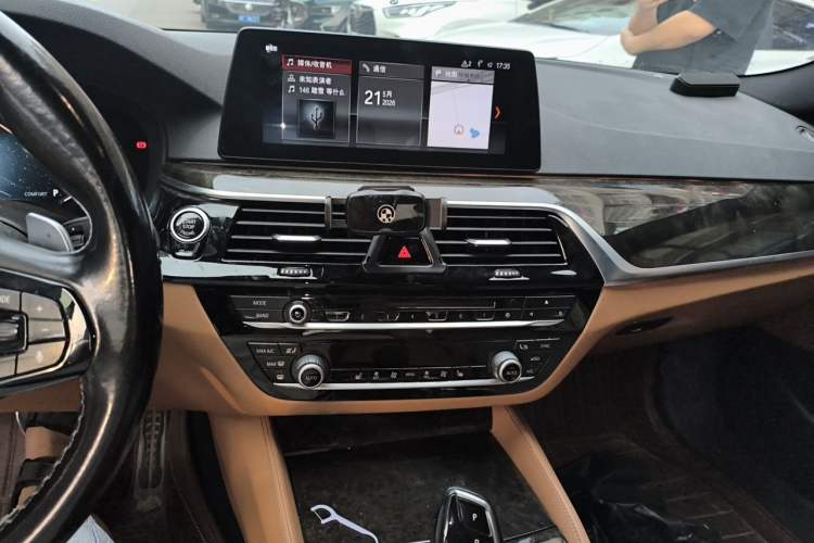 Used BMW 5 Series 2018 Restyled 530Li Leading Edition M Sport Package Audio And AC Panel