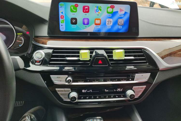 Used BMW 5 Series 2018 525Li Luxury Package Audio And AC Panel