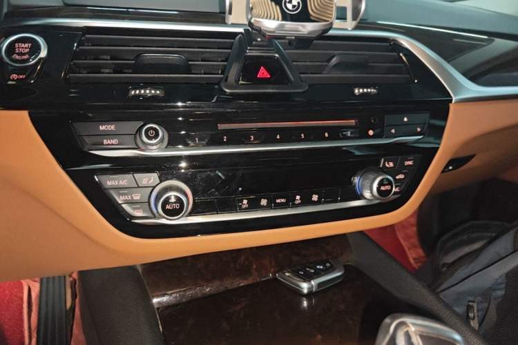 Used BMW 5 Series 2018 528Li Launch Special Edition Audio And AC Panel