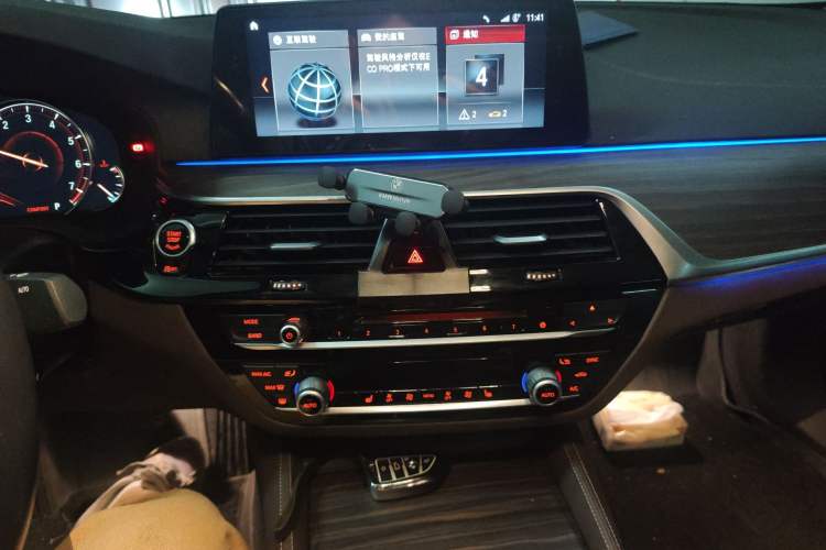 Used BMW 5 Series 2018 530Li Leading Edition Luxury Package Audio And AC Panel