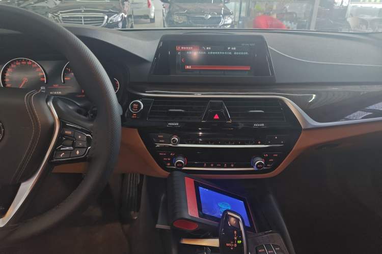 Used BMW 5 Series 2018 528Li Launch Special Edition Audio And AC Panel
