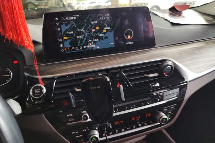 Used BMW 5 Series 2018 Revised Version 530Li Leading Edition Luxury Package Audio And AC Panel