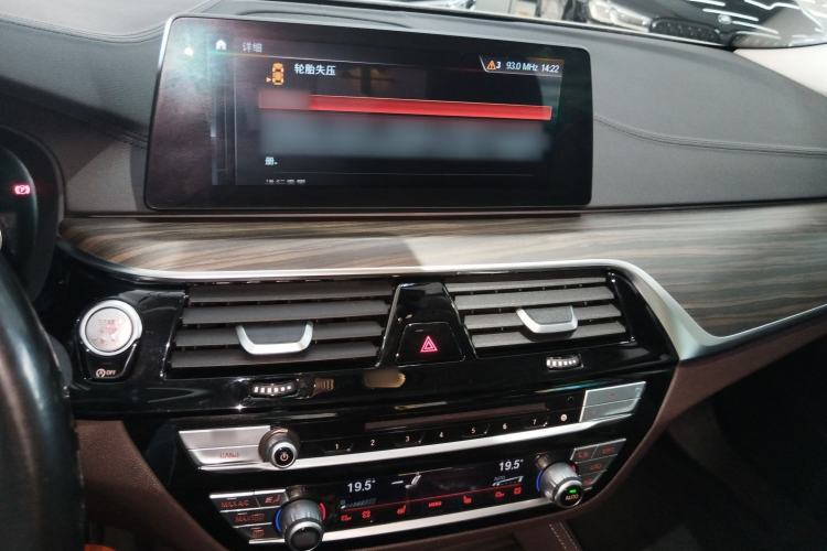 Used BMW 5 Series 2018 Facelifted 530Li Luxury Edition Premium Package Audio And AC Panel