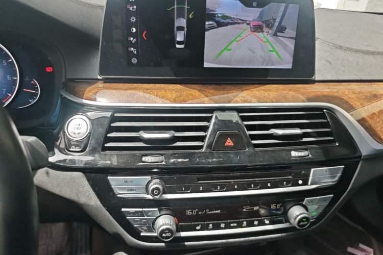 Used BMW 5 Series 2018 525Li Luxury Package Audio And AC Panel