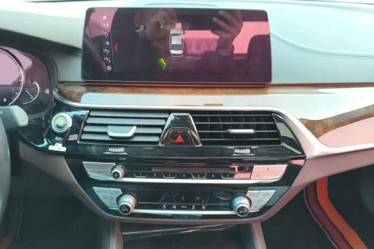 Used BMW 5 Series 2018 525Li Luxury Package Audio And AC Panel