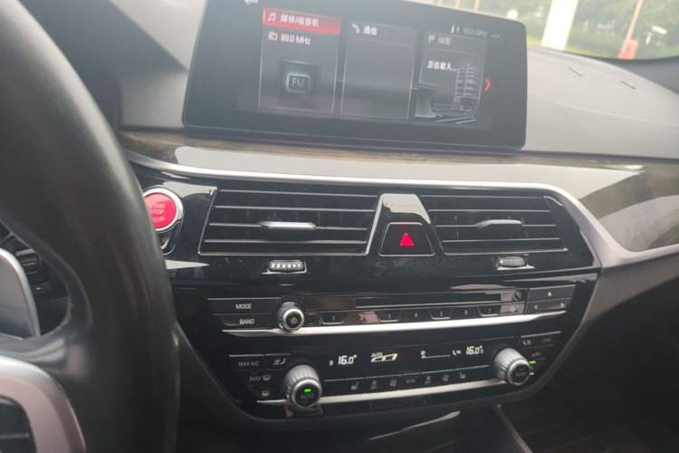 Used BMW 5 Series 2018 Revised Version 530Li Leading Edition Luxury Package Audio And AC Panel