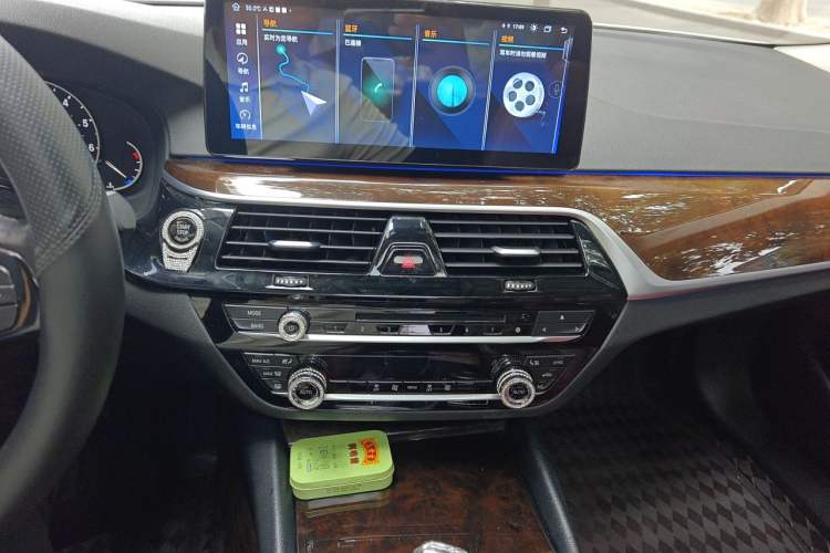 Used BMW 5 Series 2018 528Li Launch Special Edition Audio And AC Panel