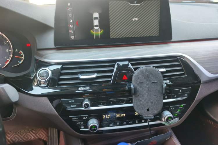 Used BMW 5 Series 2018 530Li xDrive Luxury Package Audio And AC Panel