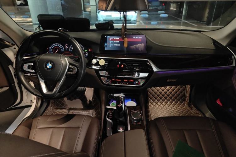 Used BMW 5 Series 2018 525Li Luxury Package Center Console