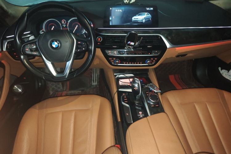Used BMW 5 Series 2018 530Li Leading Model M Sport Package Center Console