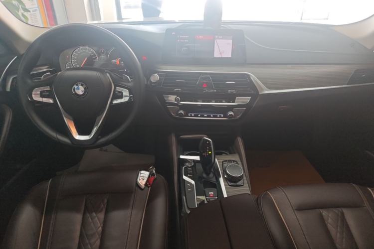 Used BMW 5 Series 2018 Facelifted 530Li Luxury Edition Premium Package Center Console